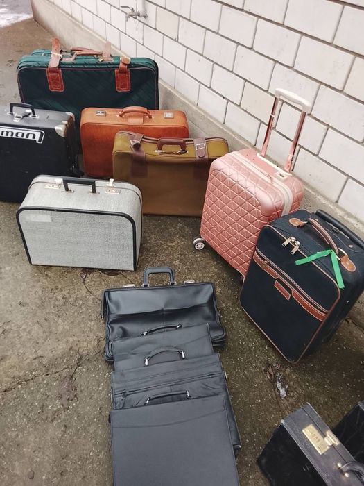 Чемоданы. Портфели. Дипломат. На выбор