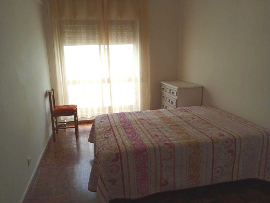Quarto mobiliado Arroios