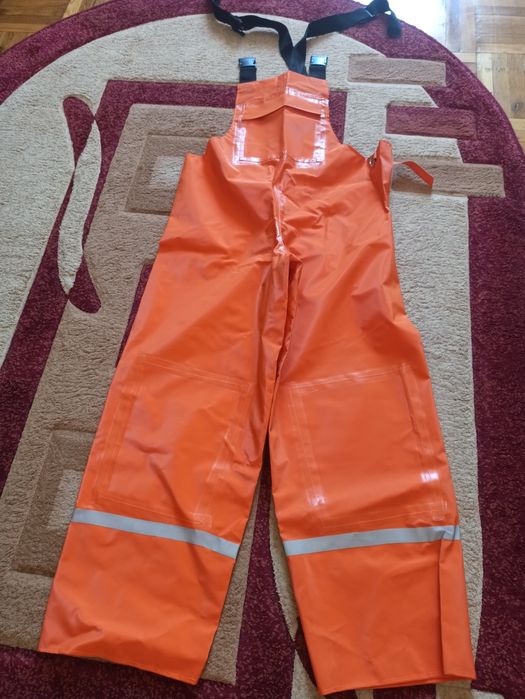 Штормовой комбинезон