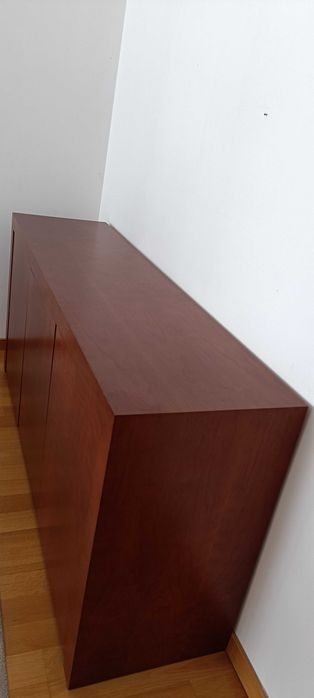 Aparador em Madeira de Nogueira