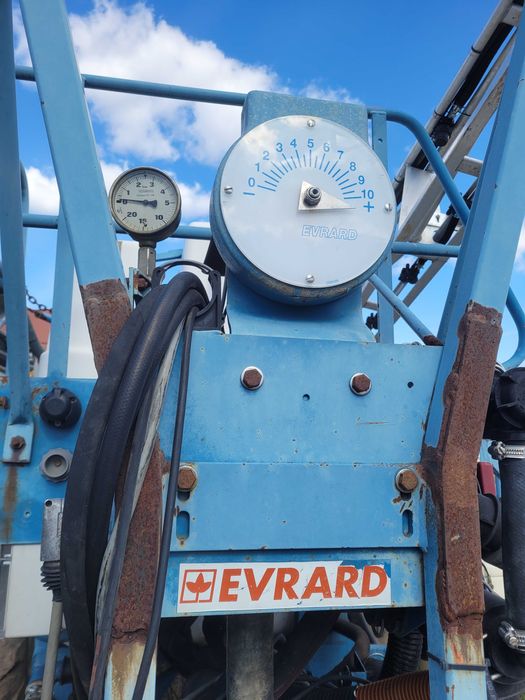 opryskiwacz ciągany EVRARD T2500