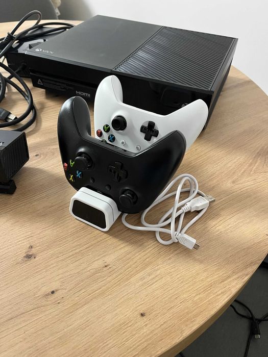 Xbox one + kinect + 2 kontrolery