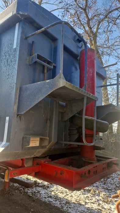 Напівпричіп самоскид Fruehauf Crane зерновоз 50м3 Свіжий