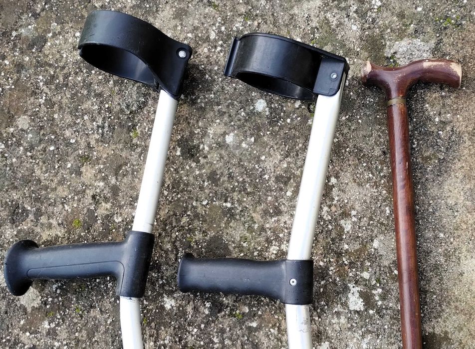 Conjunto 3 Muletas Aluminio + Bengala Madeira