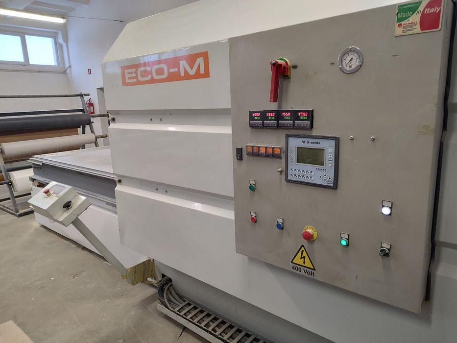 Prasa próżniowo membranowa Nardi Eco -M do frontów meblowych .