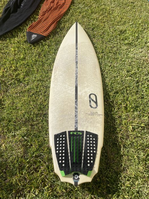 Slater Designs Sci-Fi by Tomo 5’11” LFT – Como Nova | Apenas 2 entradas na água | Conjunto Completo