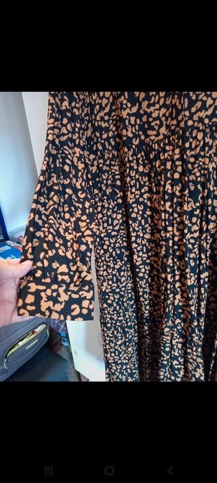 Vestido novo, comprido, padrão tigreda preto e amarelado, 38 - C&A