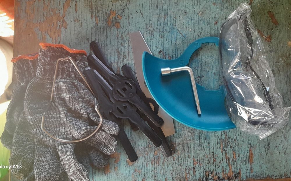 Продаю бу Аккумуляторная газонокосилка для травы + 2 аккумулятора 48В,