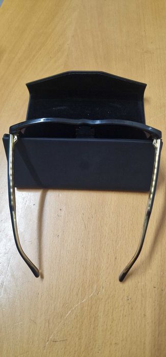 Gucci. sem marcas de uso, como novo