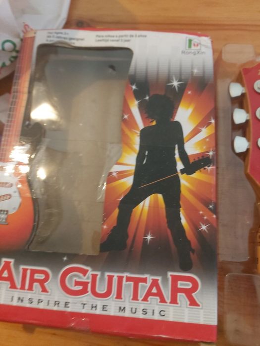 Air guitar inspire yhe music
