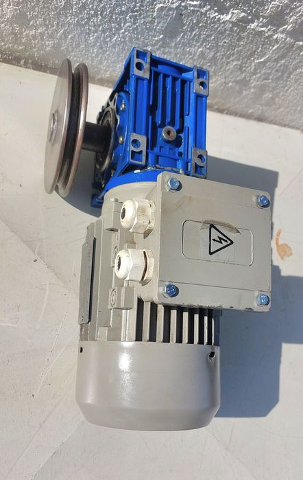 Motor com rotor 60 voltas minuto trifásico