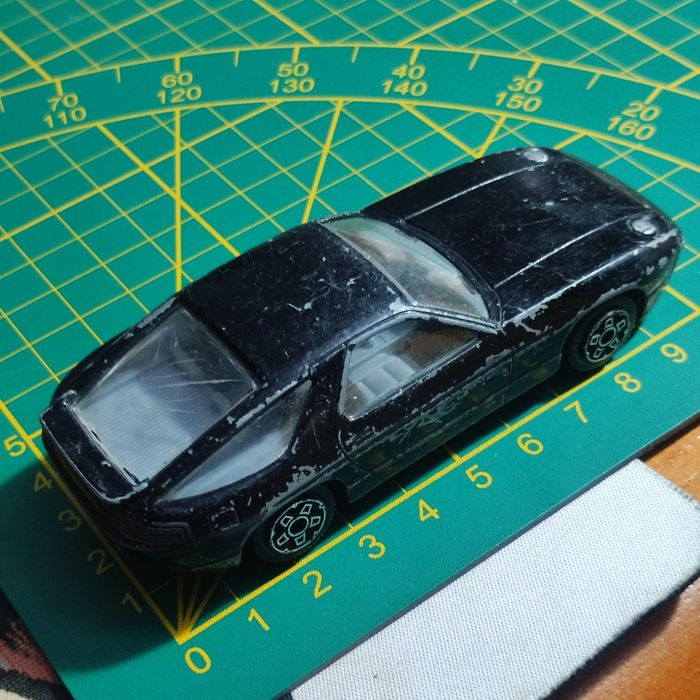 Model Bburago Porsche 928 S4