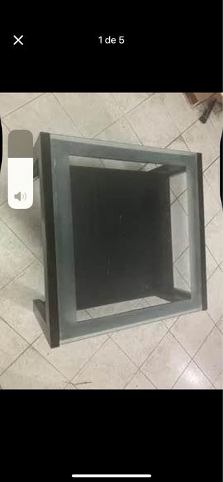 Mesa de centro com tampo em vidro