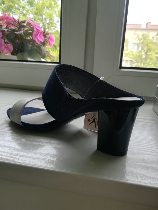 Nowe klapki na obcasie