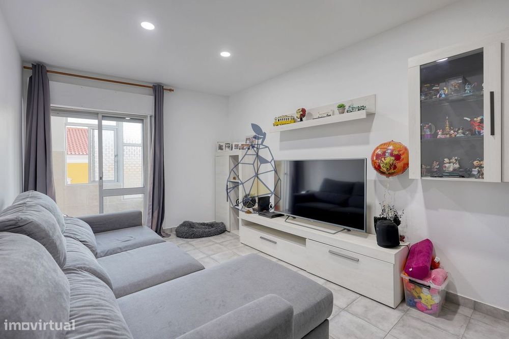 Apartamento T2 em Lagoa, zona centro. Bem localizado.