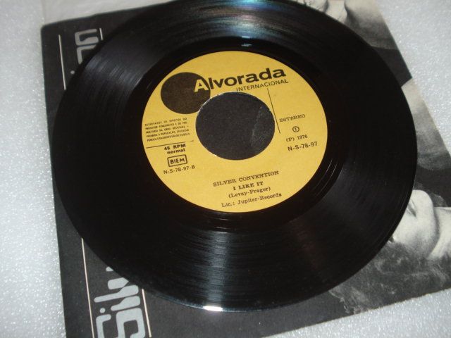 Silver Convention – Fly, Robin, Fly / I Like It - 197664286317876226122