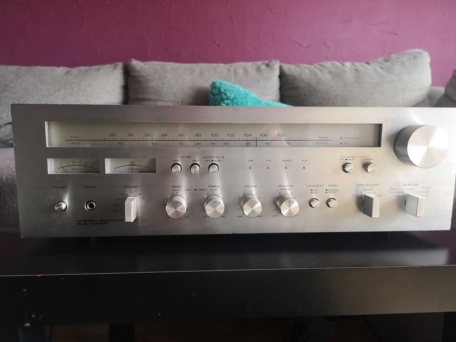Amplituner 'Akai 1050'