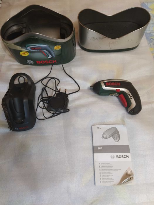 Аккумуляторный шуруповерт  BOSCH IXO