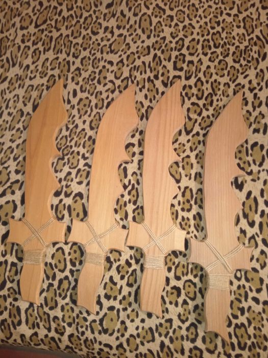 Сабля деревянная резная. Игрушки. Новые.