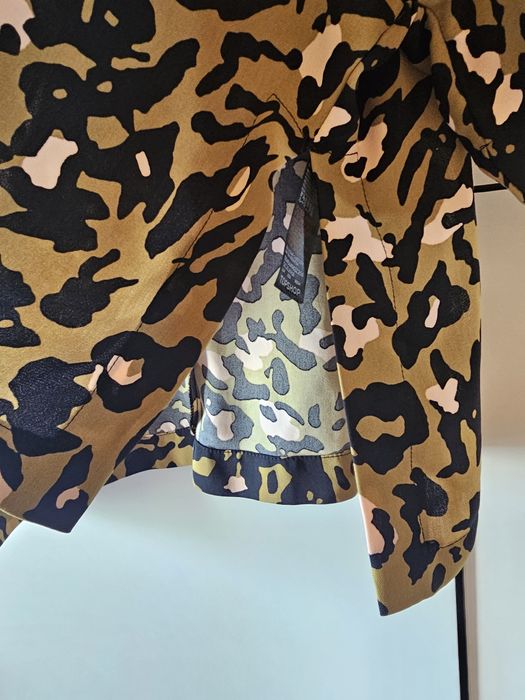 Bluzka Oversize Topshop – Cold Shoulder / Panterka (Rozm. UK 12 / EUR 40 / L)