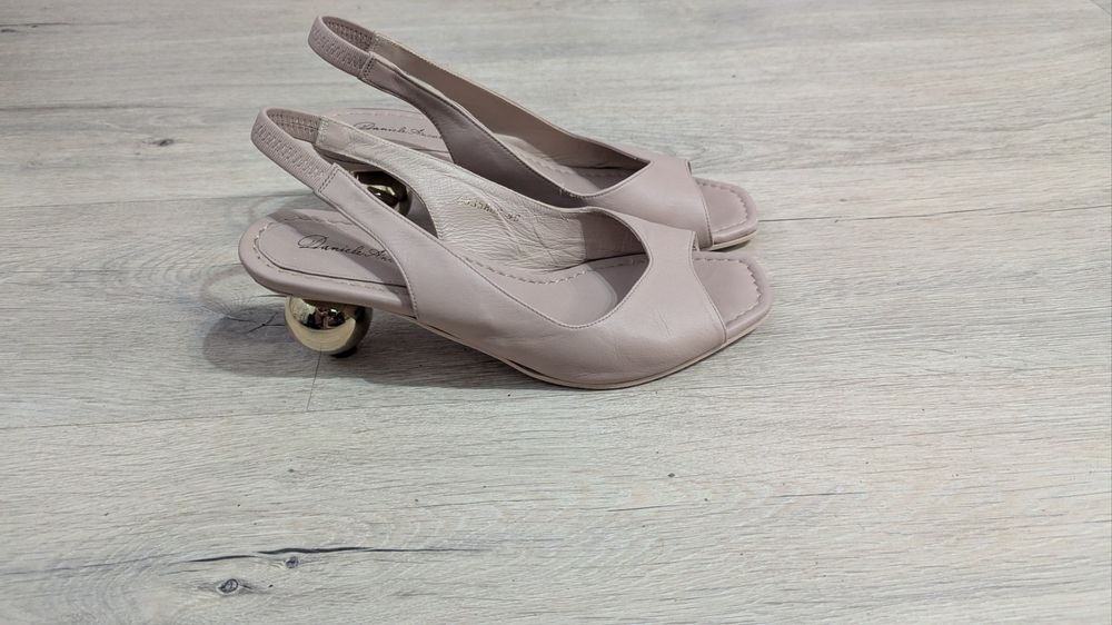 Шкіряні брендові босоніжки Daniele Ancarani 40