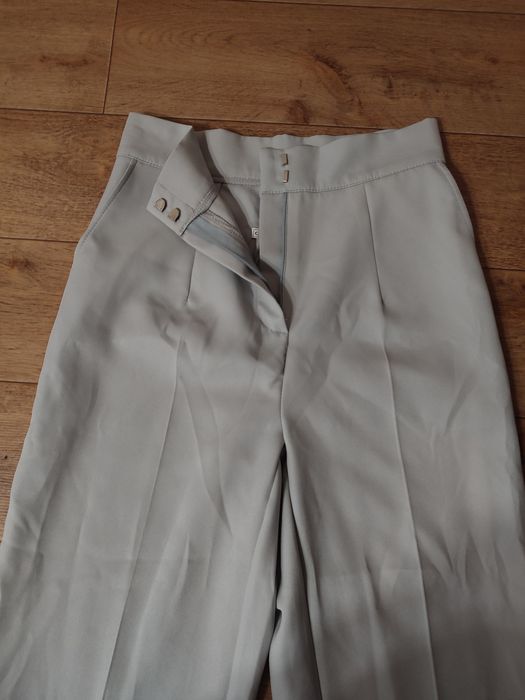 Класичні сірі жіночі брюки