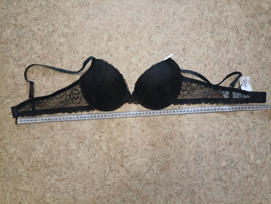 Бюстгальтери нові
