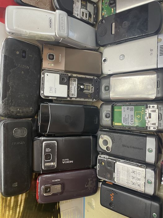 Кнопочні телефони на оновлення та запчастини