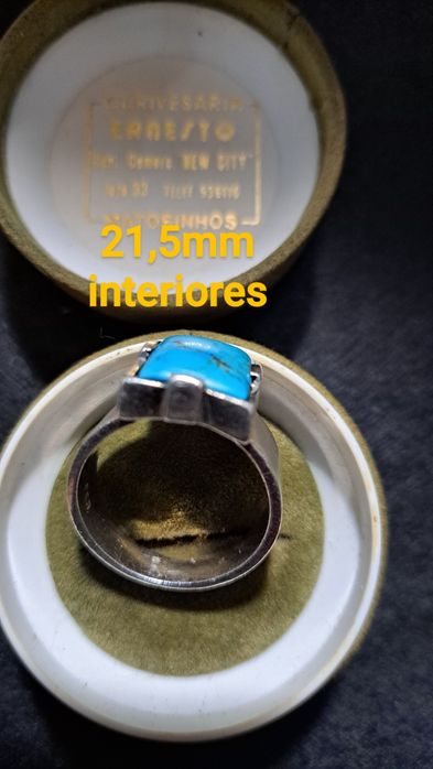 Anel maciço em prata com turquesa.