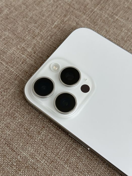 Продам IPhone 16 pro max білий