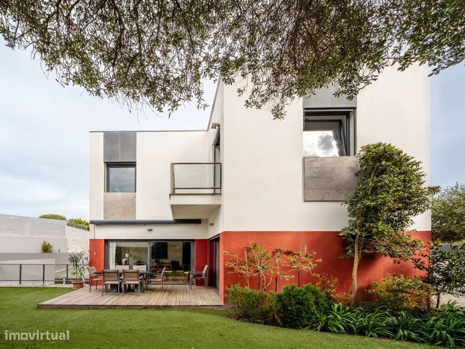 Moradia T4 com zona lounge e jardim relvado | Cascais