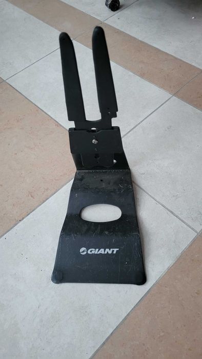 Stojak  GIANT  na rowery  regulowany CZARNY
