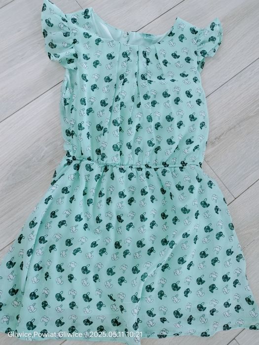 Śliczna sukienka z podszewką
