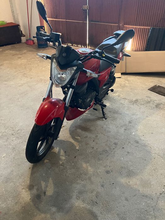 Mota keeway 125. A mota precisa de uma bateria