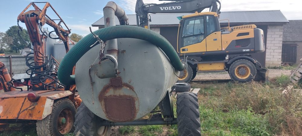 Beczkowóz 2500l  - wom w komplecie  oraz wąż sący