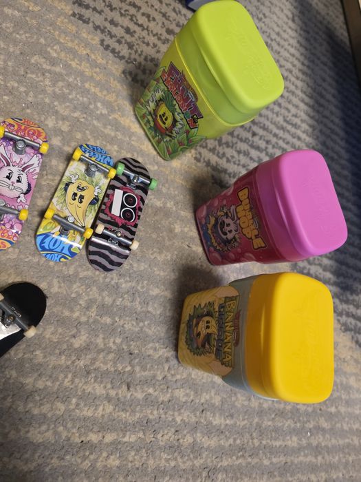 Finger board deskorolka skate park bus