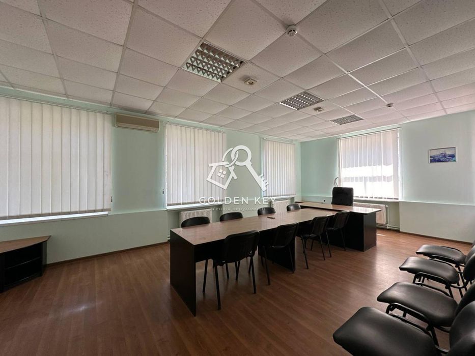 Оренда адміністративної будівлі (офіс) у Кривому Розі