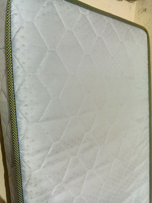 Кровать двуспальная деревянная