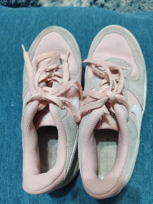Tênis Nike Rosa e cinza