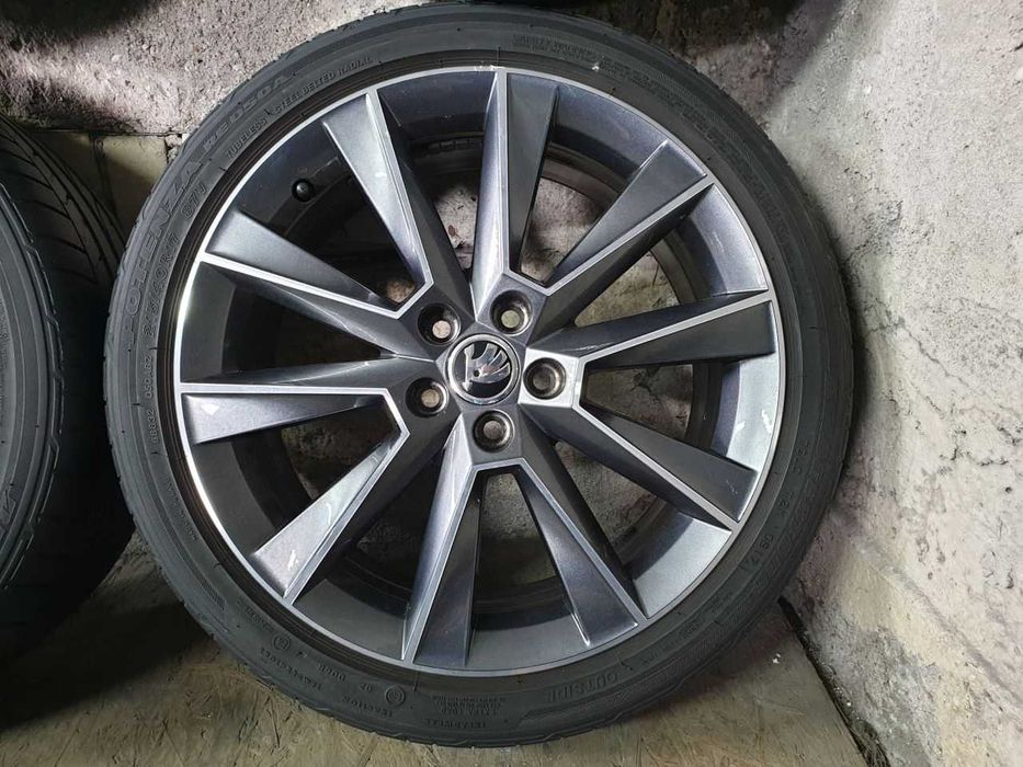 Felgi aluminiowe Skoda R17 5x100 7JX17H2 ET 46 centr 57,1mm