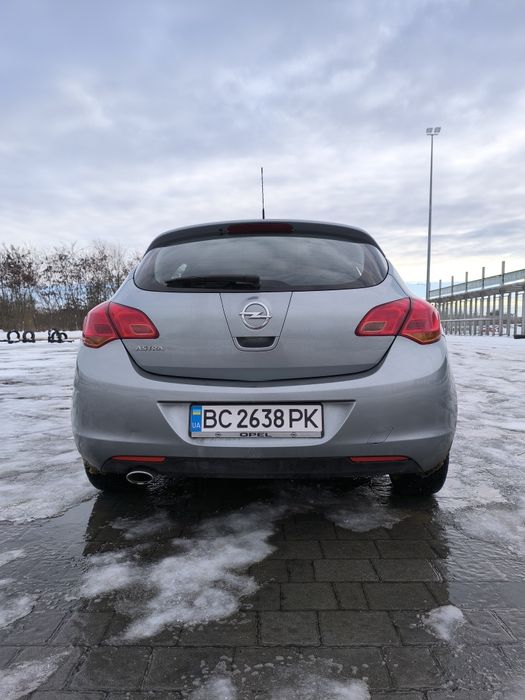 Автомобіль Опель Астра J ІV покоління