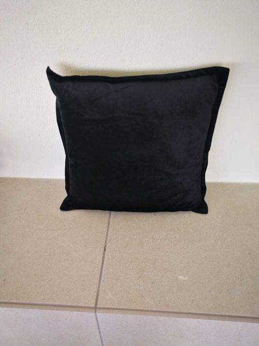 Almofada de veludo preta - 2 unidades disponíveis