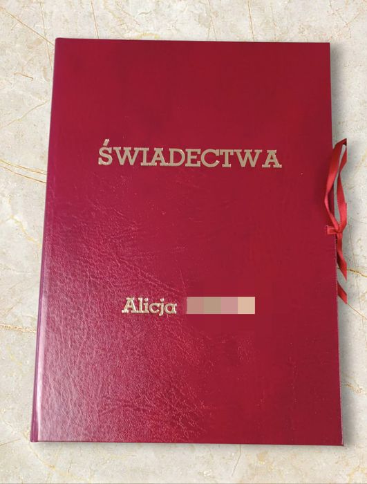 Teczka wiązana do świadectw