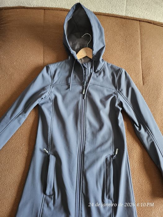 Casaco Azul com capuz para chuva