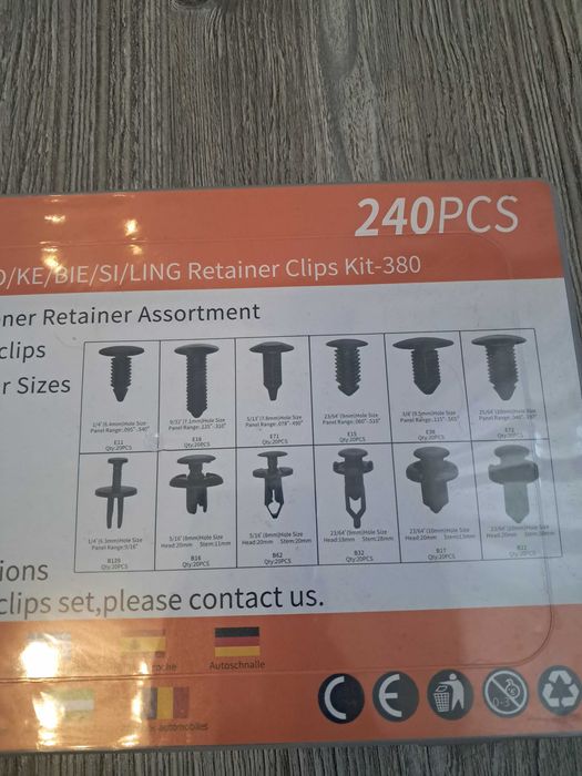 Zestaw spinek samochodowych.