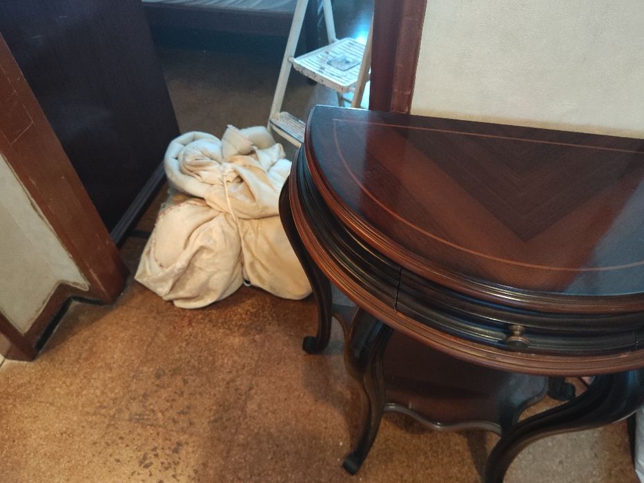 Aparador em madeira maciça