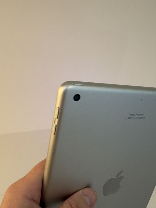 Apple iPad 6 32GB Wi-Fi Silver White Белый Серебро