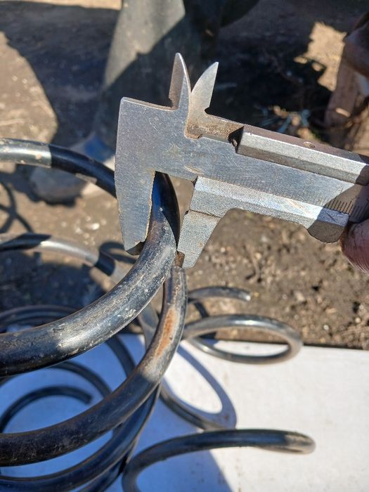 Продам передні пружини нові.КАЯБА