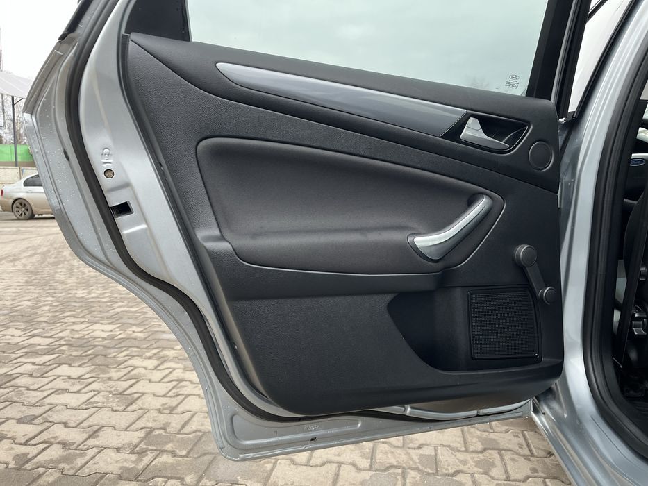 Ford Mondeo 2012 1.6 бензин