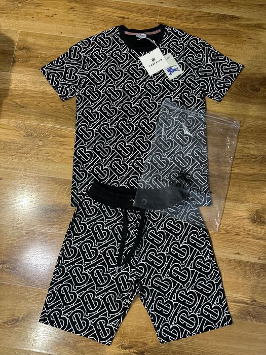 Новий костюм Burberry